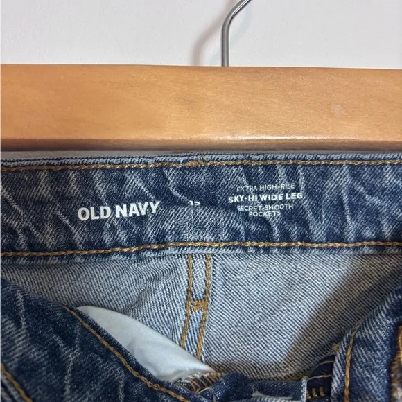 Old Navy Extra High-Rise Sky-Hi Wide Leg Jeans w/ Secret Smooth Pockets - Picture 9 of 9